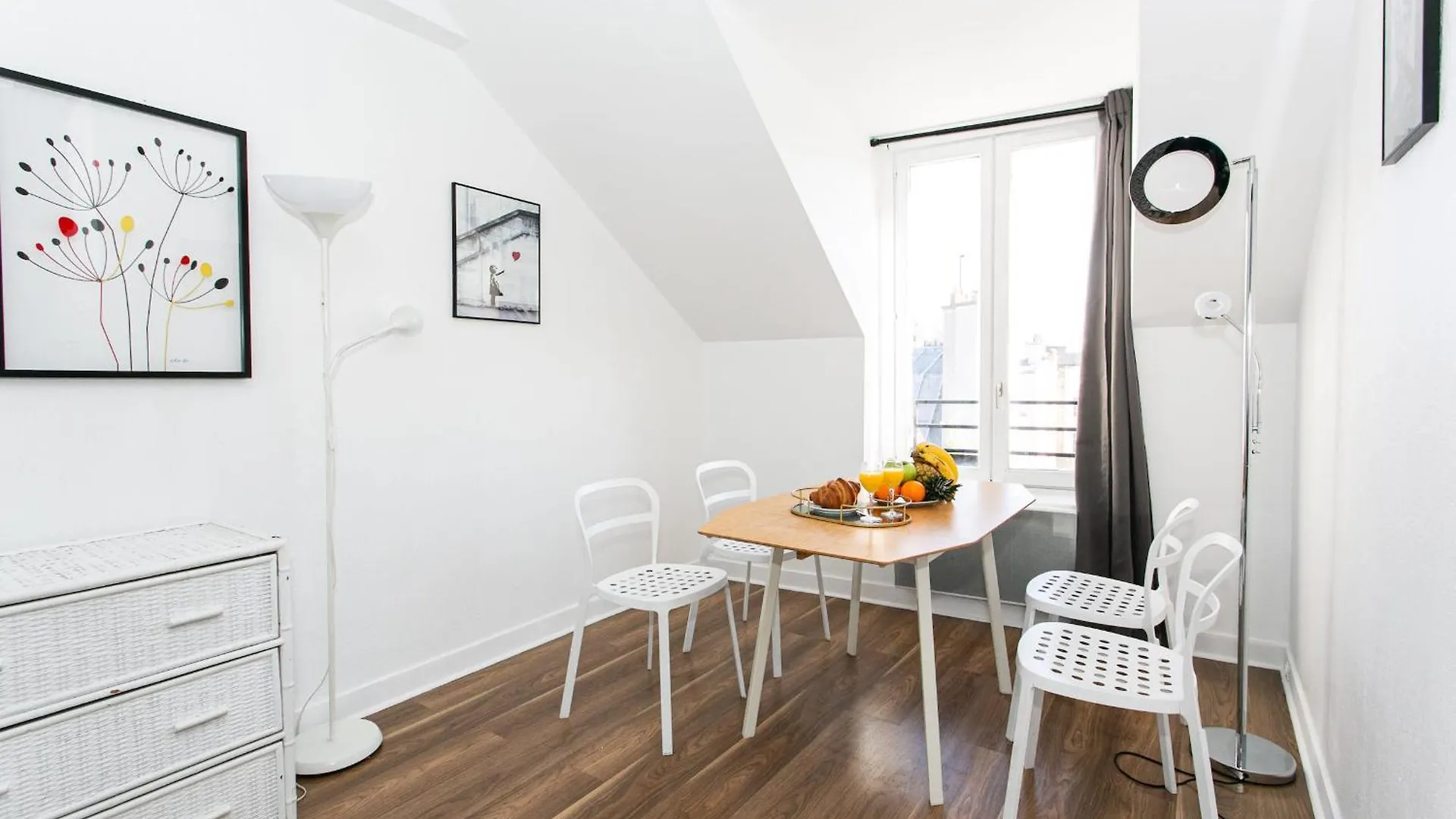Apartment Upper 1br Cozy Paris