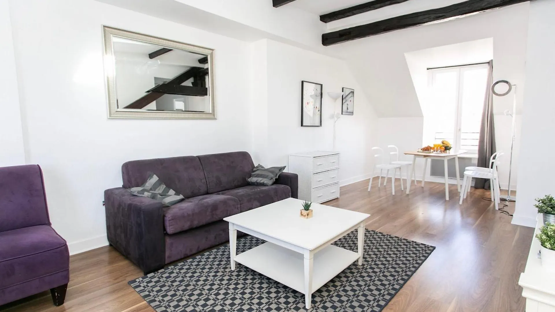 Upper 1br Cozy Apartment *